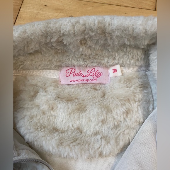 SOLD ❤️ Pink lily leopard Sherpa sweater - Picture 2 of 2